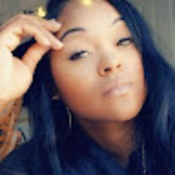 Meet your Posher, Miss - Picture 1 of 1